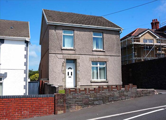 3 Bedroom Detached House For Sale In Heol Y Neuadd, Tumble, Llanelli, SA14