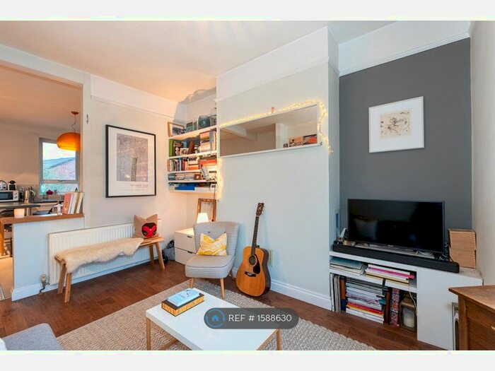2 Bedroom Flat To Rent In Underhill Road, Southwark, London, SE22
