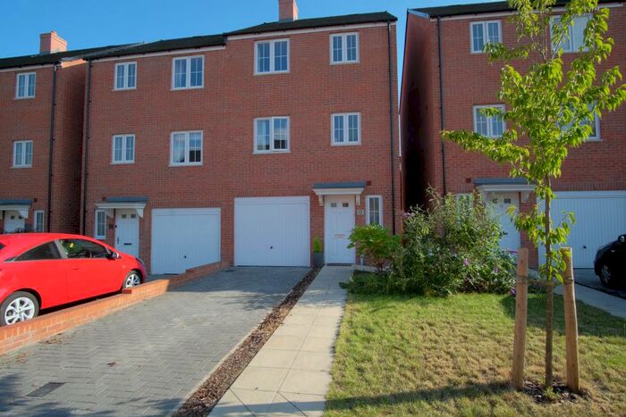 4 Bedroom House To Rent In Pine Close, Ware, SG12
