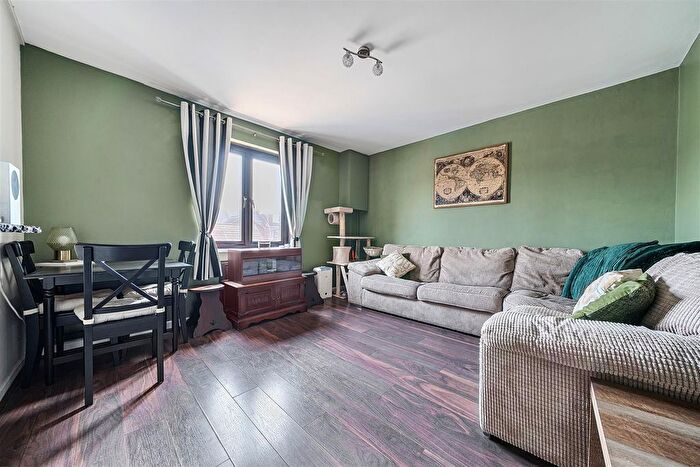 2 Bedroom Flat For Sale In Ferrol Road, Gosport, PO12