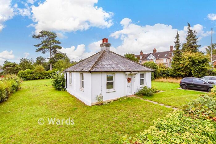 2 Bedroom Detached Bungalow For Sale In London Road, Ditton, Aylesford, Kent, ME20