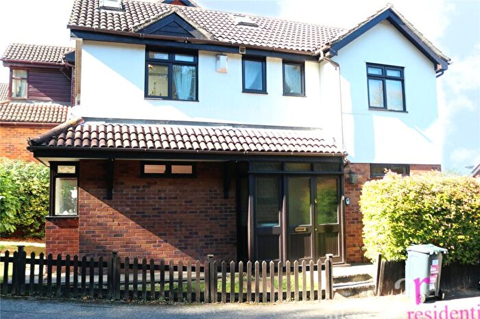 3 Bedroom Detached House For Sale In Stratfield Park Close, London, N21