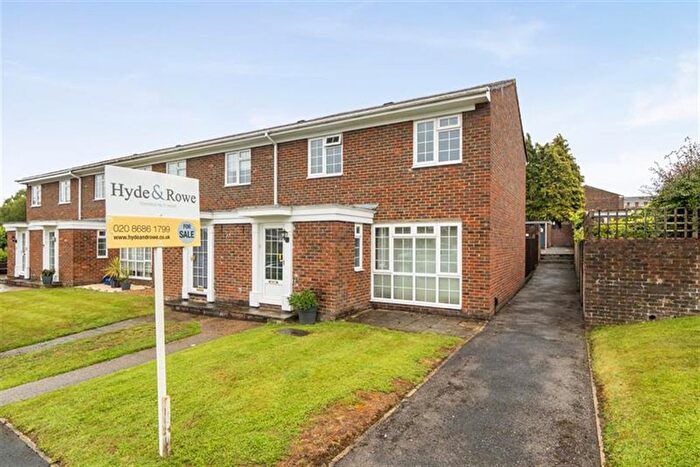 3 Bedroom Detached House For Sale In Ridge Langley, CR2
