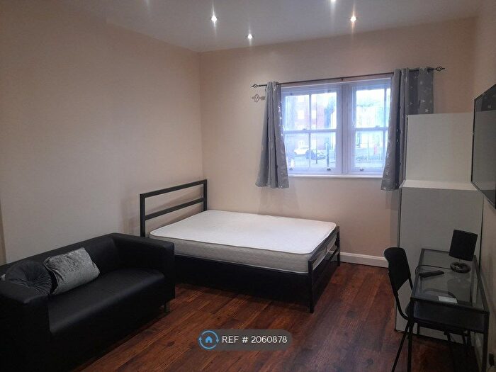 Studio To Rent In Market Place, Stoke-On-Trent, ST6