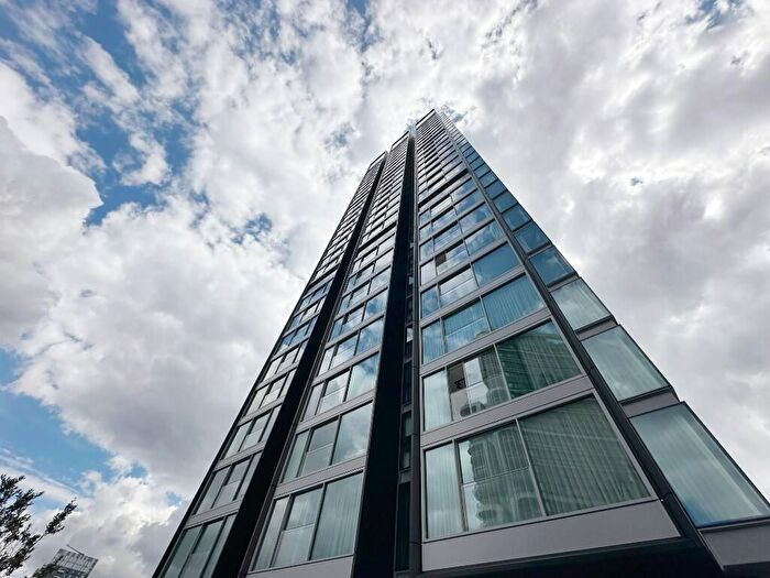 2 Bedroom Flat To Rent In Canary Wharf, London, E14