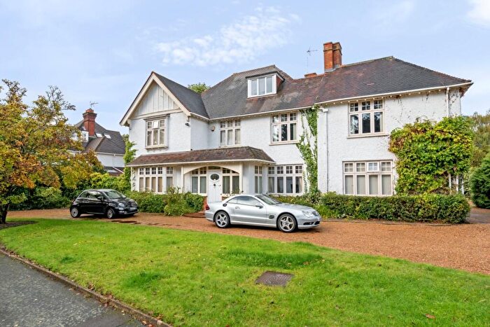 3 Bedroom Flat To Rent In Mayfield Road Weybridge, KT13