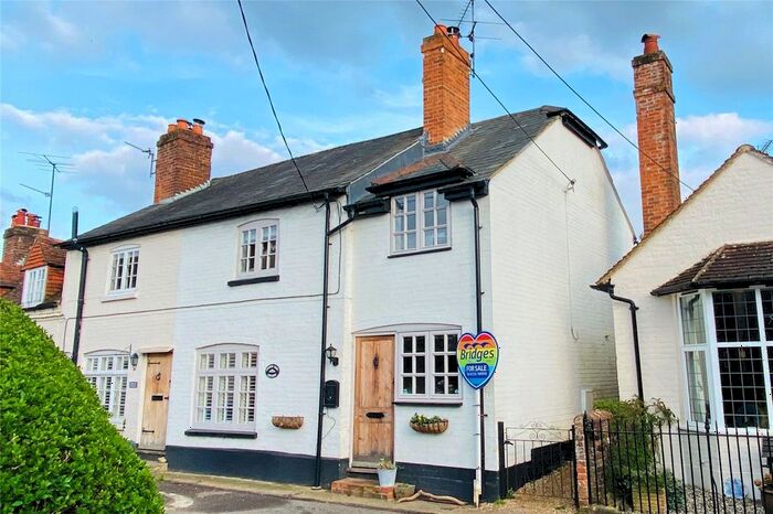 3 Bedroom End Of Terrace House For Sale In The Street, North Warnborough, Hook, RG29