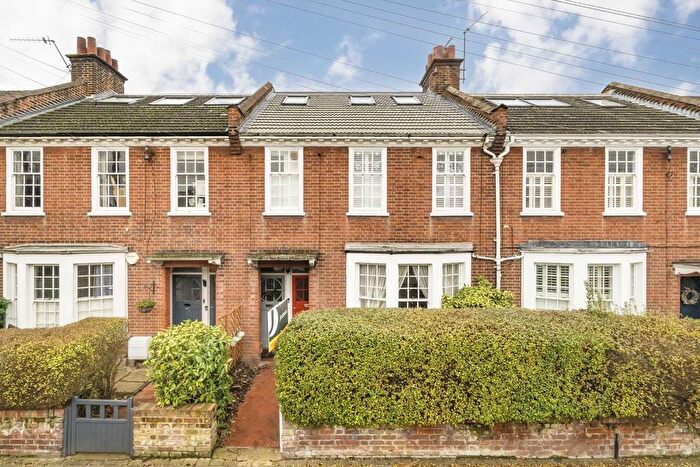 2 Bedroom Flat To Rent In Swaby Road, Earlsfield, SW18