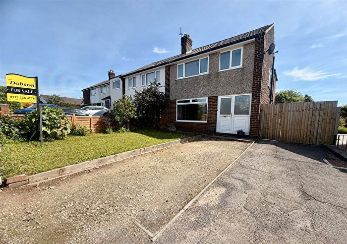 4 Bedroom Semi-Detached House For Sale In Flats Lane, Barwick In Elmet, Leeds, LS15