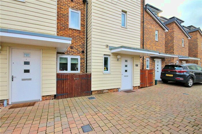 4 Bedroom Terraced House To Rent In Pyle Close, Addlestone, Surrey KT15