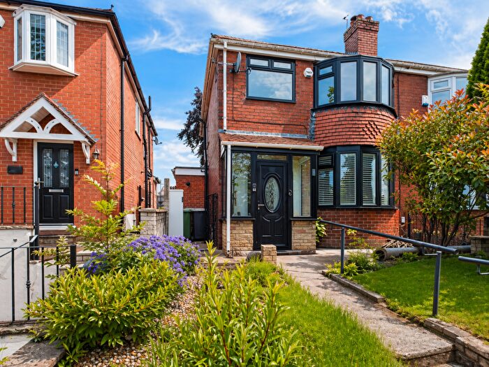 3 Bedroom Semi Detached House For Sale In Talbot Road, Hyde, SK14