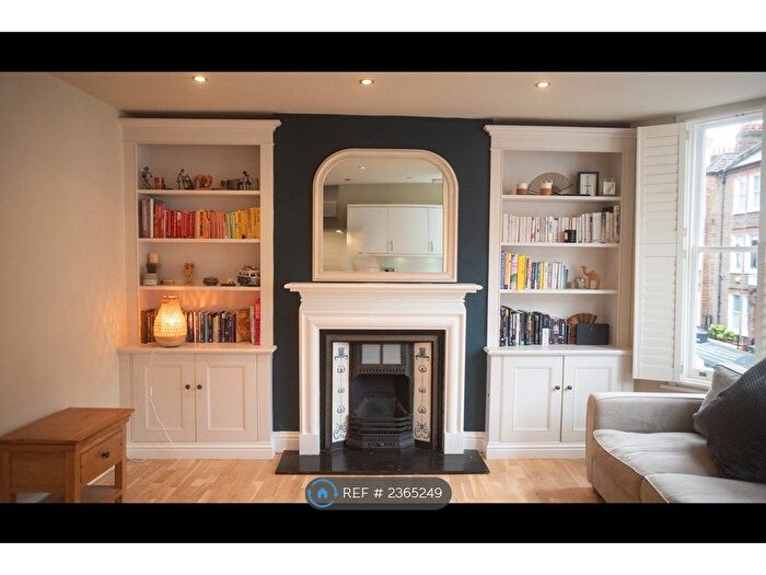 2 Bedroom Flat To Rent In Clapham, London, SW4