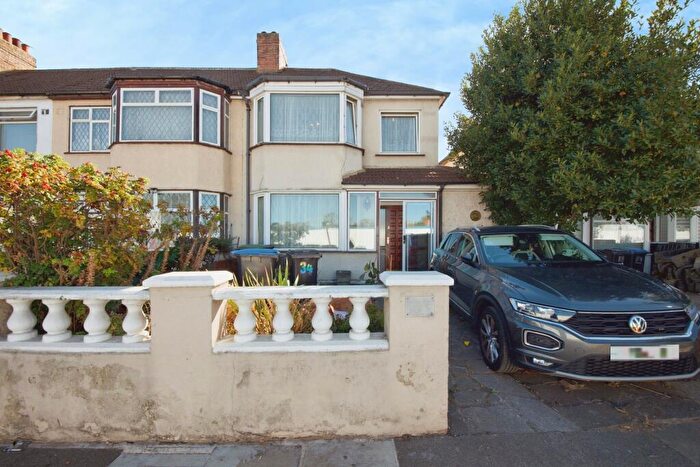 3 Bedroom End Of Terrace House For Sale In Upton Road, Edmonton, Enfield, N18