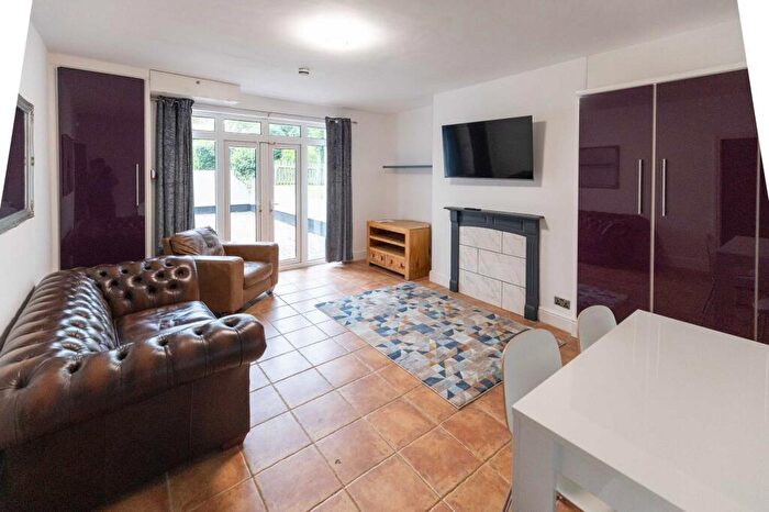 1 Bedroom Flat To Rent In A Richmond Road, Leeds, LS6