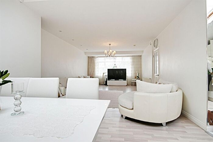 4 Bedroom Terraced House To Rent In Cedar Avenue, Enfield, Middlesex, EN3