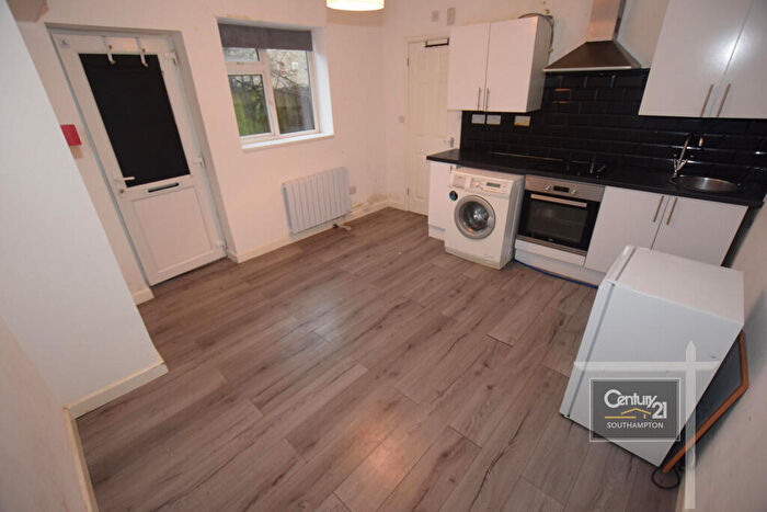 Apartment To Rent In |Ref. |, Chestnut Road, Southampton, SO16