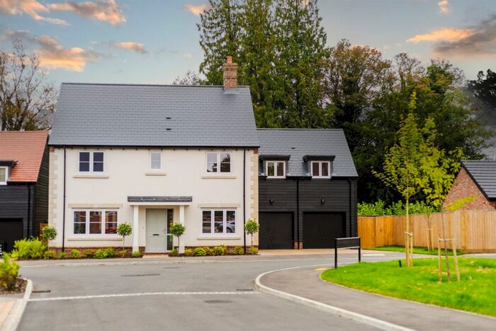 5 Bedroom Detached House For Sale In Darnell Place, Woodcote, Reading, RG8