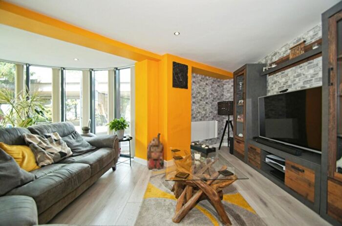 2 Bedroom Flat For Sale In City Wharf Apartments, Schooner Way, Cardiff Bay, Cardiff, CF10