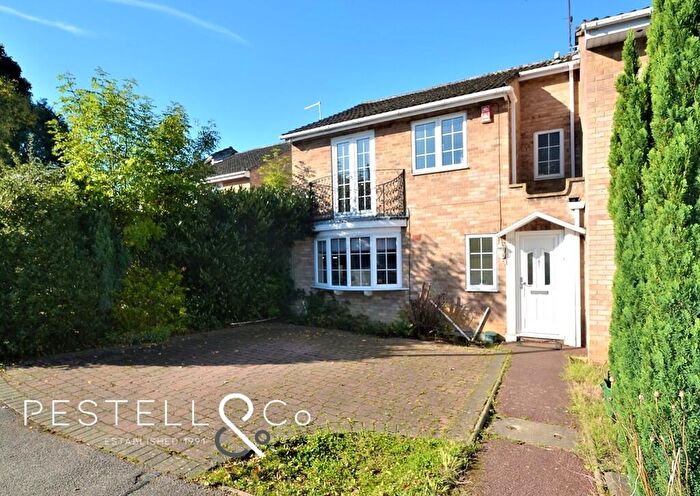 4 Bedroom End Of Terrace House For Sale In Collins Cross, Bishop's Stortford, CM23