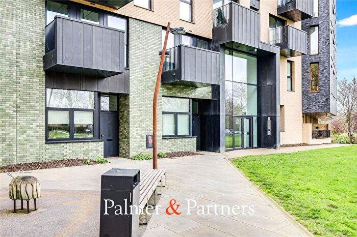 2 Bedroom Maisonette For Sale In Burgess Springs, Chelmsford, Essex, CM1