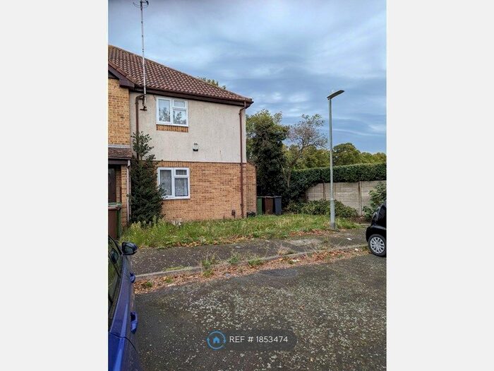 1 Bedroom Terraced House To Rent In Holden Close, Dagenham, RM8