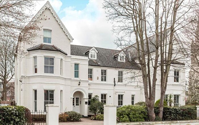 2 Bedroom Flat For Sale In Kingsdowne Road, Surbiton, KT6