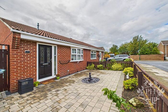 2 Bedroom Semi-detached Bungalow For Sale In Hornbeam Close, Ormesby, TS7