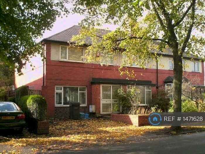 6 Bedroom Semi-Detached House To Rent In Newcastle, Newcastle, ST5