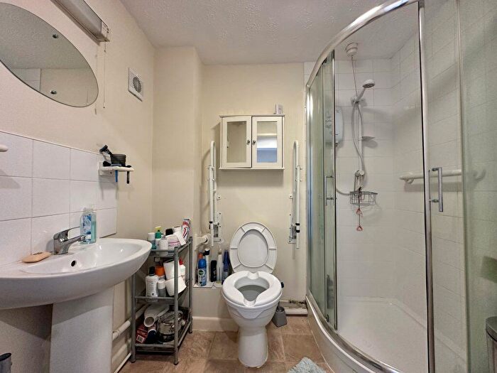 1 Bedroom Flat For Sale In Crofton Court, Yeovil, Somerset, BA21