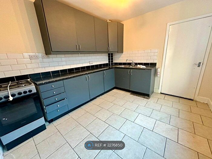 3 Bedroom Terraced House To Rent In Davidson Road, Croydon, CR0