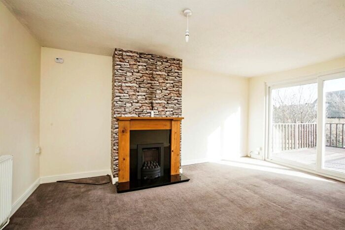 2 Bedroom Semi-Detached Bungalow For Sale In Longhouse Drive, Denholme, Bradford, BD13