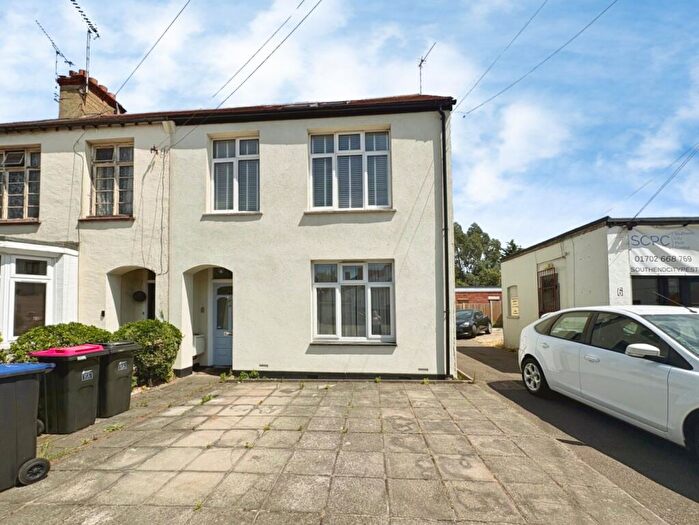 3 Bedroom Apartment To Rent In Nelson Road, Leigh-On-Sea, SS9