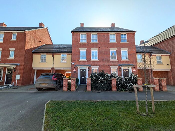 4 Bedroom Property To Rent In Armstrongs Fields, Broughton, Aylesbury, HP22