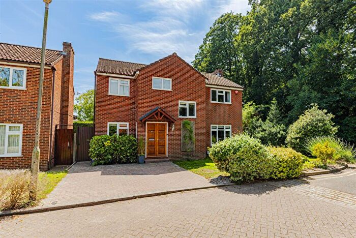 4 Bedroom Detached House For Sale In Grange Way, Broadstairs, CT10