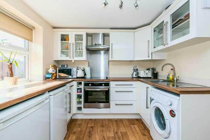 1 Bedroom Flat To Rent In Victoria Road, Aldershot, GU11