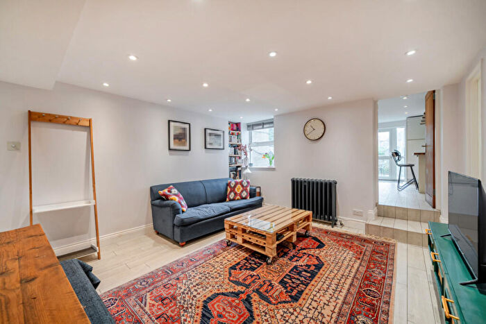1 Bedroom Property For Sale In Colney Hatch Lane, Muswell Hill, N10