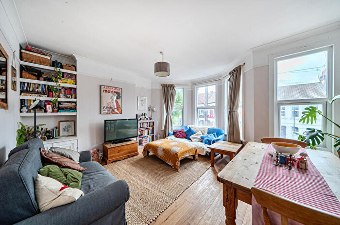 2 Bedroom Flat To Rent In Hewitt Road, Harringay, London, N8