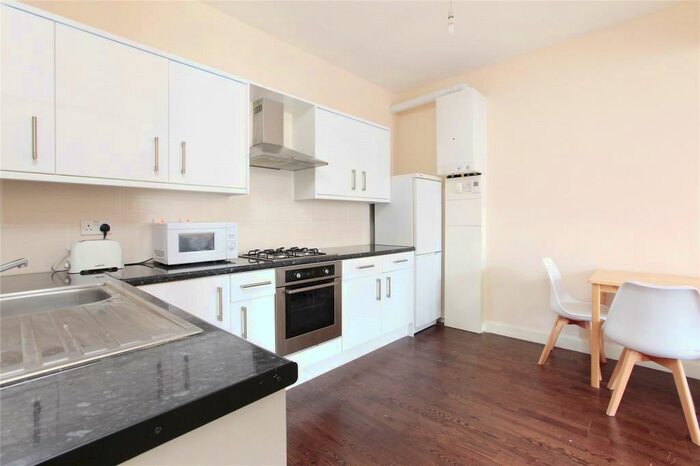 2 Bedroom Flat To Rent In Balham Hill, Balham, London, SW12