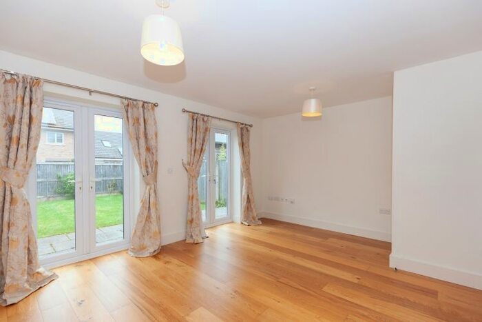 3 Bedroom Semi-Detached House To Rent In Mead Way, Kidlington, OX5