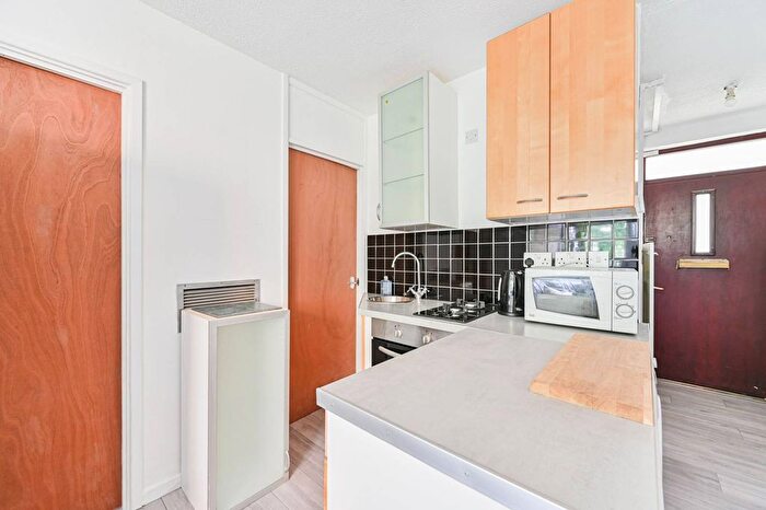 1 Bedroom Flat For Sale In Hodister Close, Camberwell, London, SE5