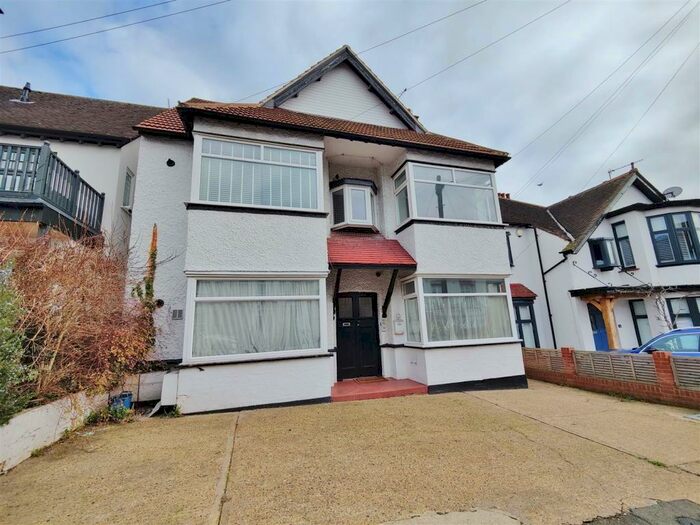 1 Bedroom Flat To Rent In Cliff Road, Leigh-On-Sea, SS9