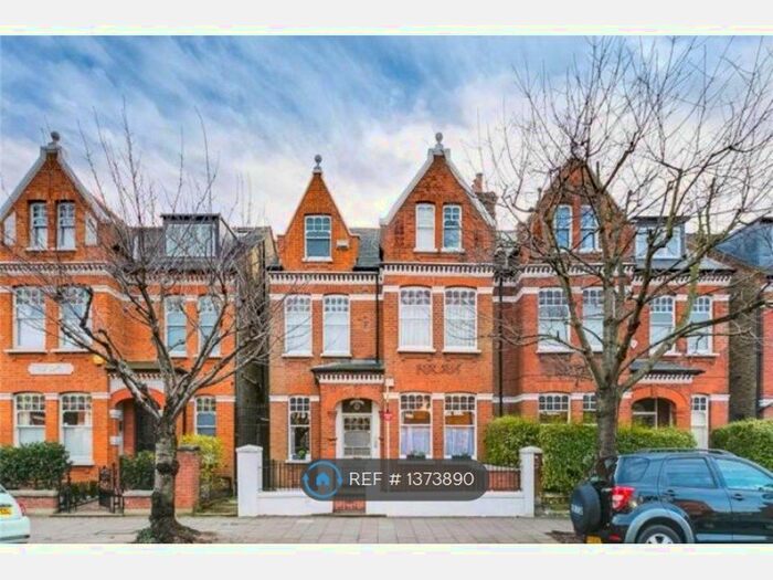 2 Bedroom Flat To Rent In Ritherdon Road, London, SW17