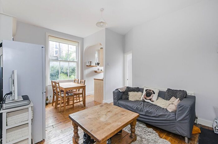 4 Bedroom Flat To Rent In Elmhurst Street, London, SW4