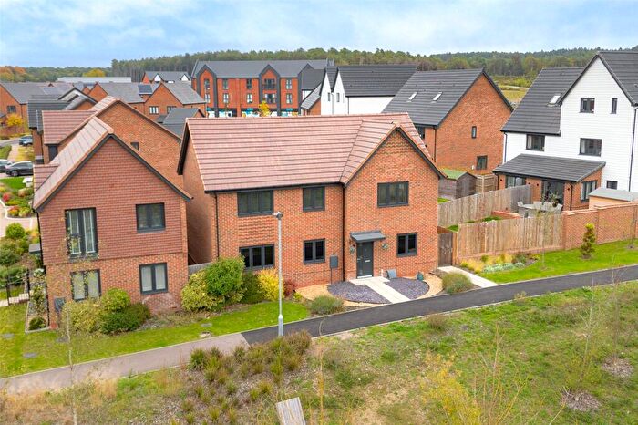 2 Bedroom Detached House For Sale In Collins Walk, Crowthorne, Berkshire, RG45
