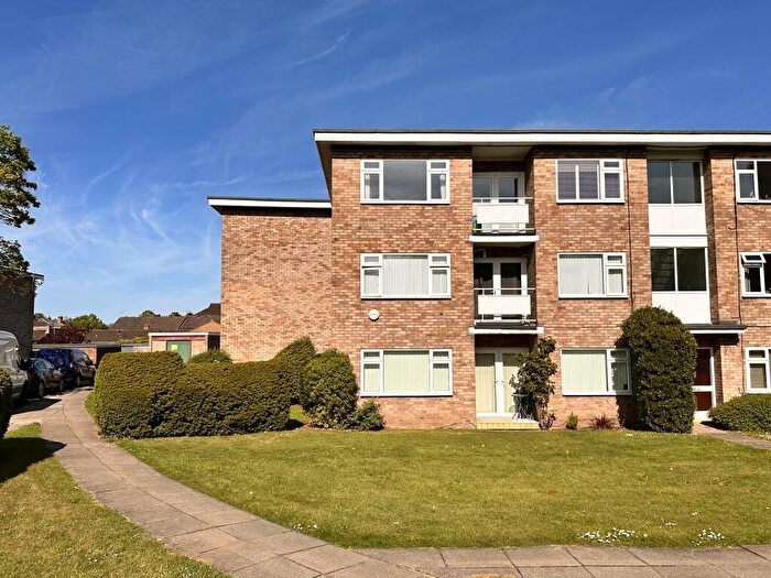 2 Bedroom Apartment To Rent In St Johns Court, Warwick, CV34