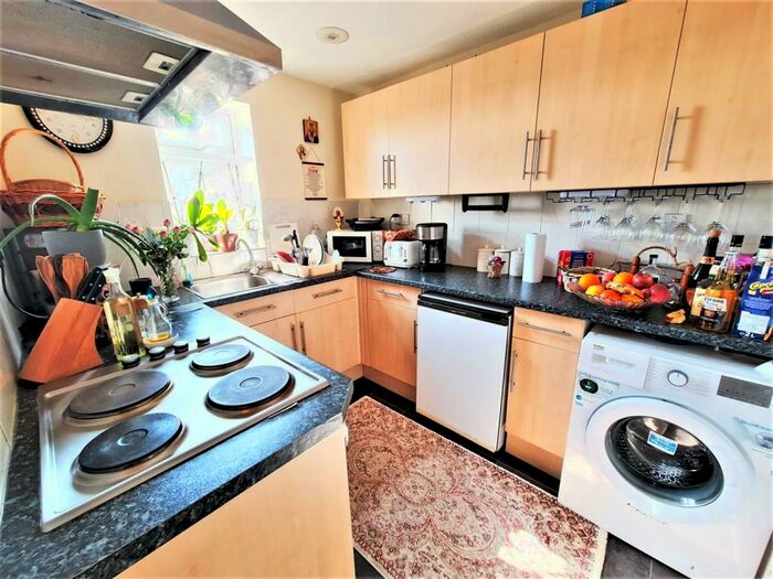 1 Bedroom Apartment To Rent In Springwood Crescent, Edgware, HA8