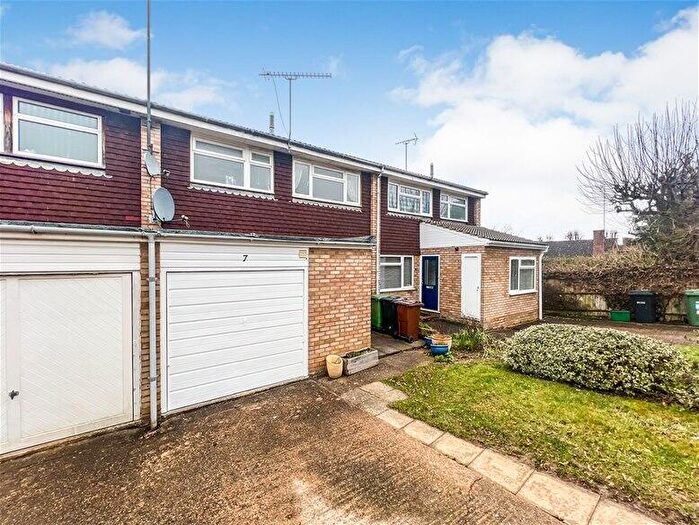 3 Bedroom Terraced House To Rent In Farm Close, Harpenden, AL5