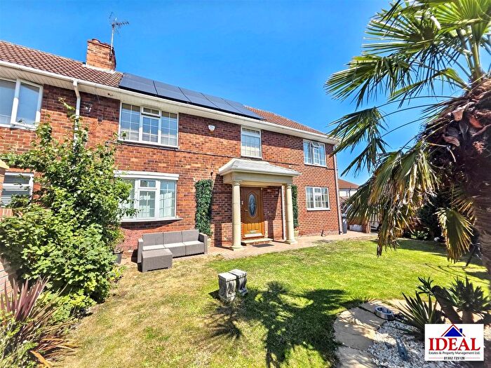 3 Bedroom Semi Detached House For Sale In Great North Road, Woodlands, Doncaster, DN6