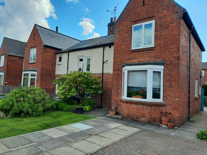 Houses for sale & to rent in WF10 3PQ, Birch Grove, Airedale And Ferry