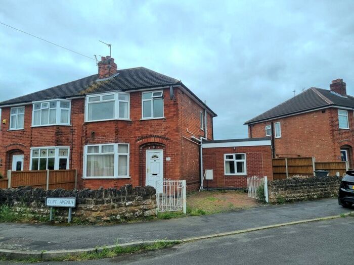 4 Bedroom Semi-Detached House To Rent In Cliff Avenue, Loughborough, LE11